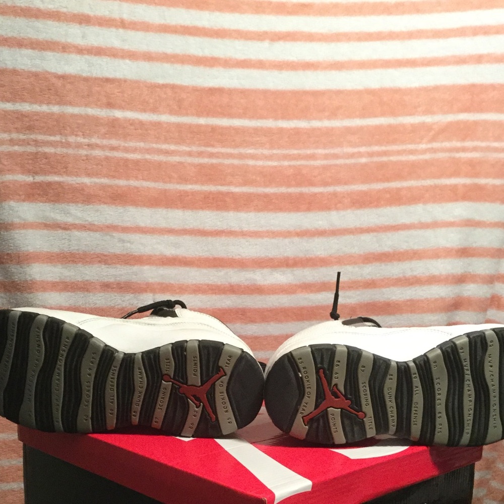 Jordan’s - Picture 3 of 3